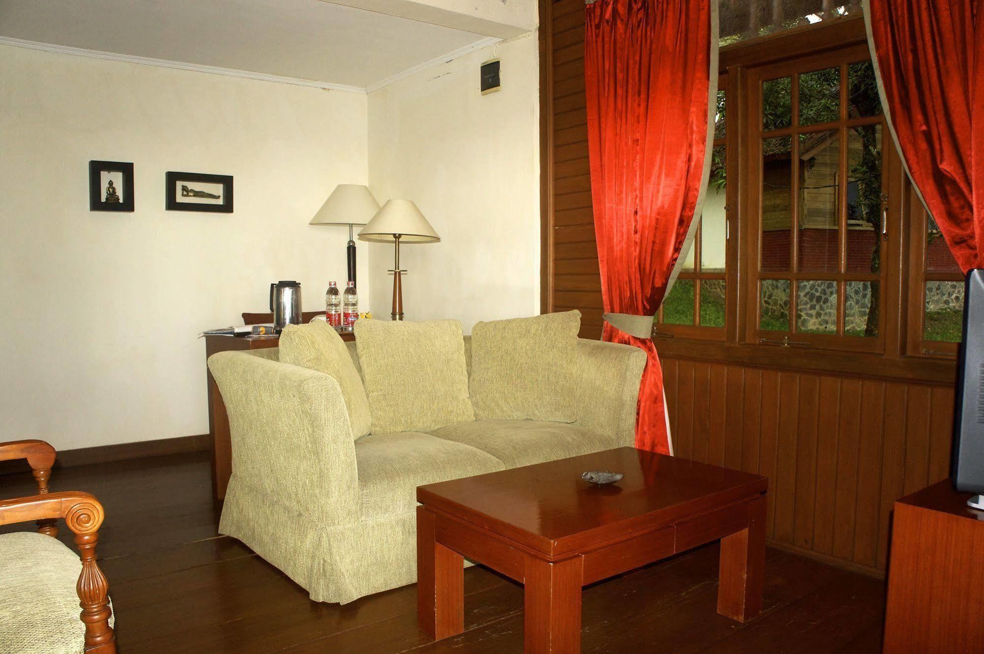Oyo 1214 My Lagusa Otel Cimaja Dış mekan fotoğraf